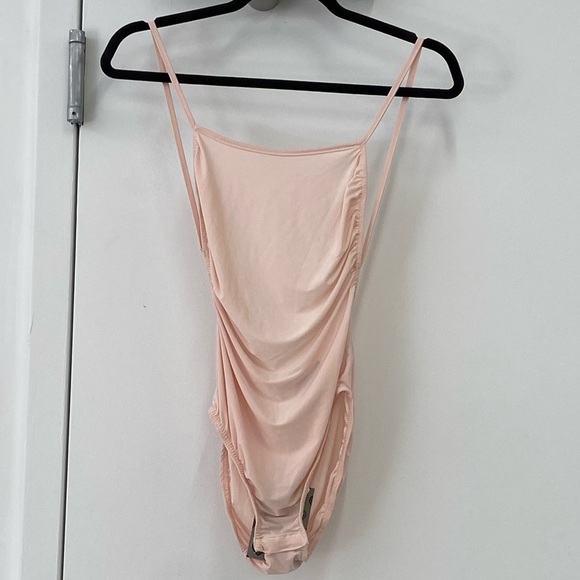 NWT Boohoo Light Pink Bodysuit -Size US 6 - Picture 2 of 4